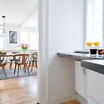 Apartman Sanders Penny - Lovely Two-bedroom In The Middle Of Action *