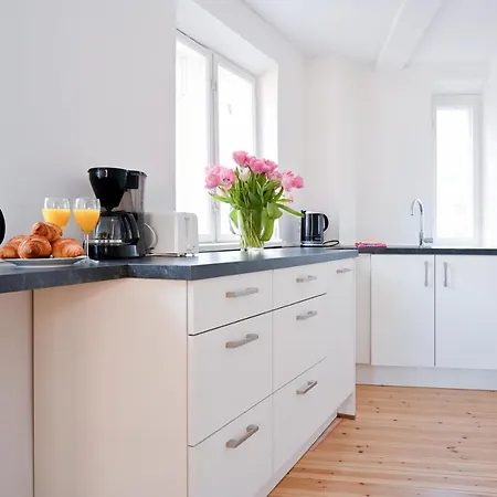 Sanders Penny - Lovely Two-bedroom In The Middle Of Action Διαμέρισμα *